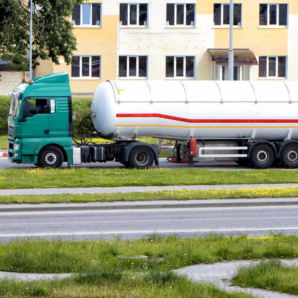Dlaczego Certyfikat ADR to Inwestycja w Bezpieczeństwo na Drodze i w Biznesie?